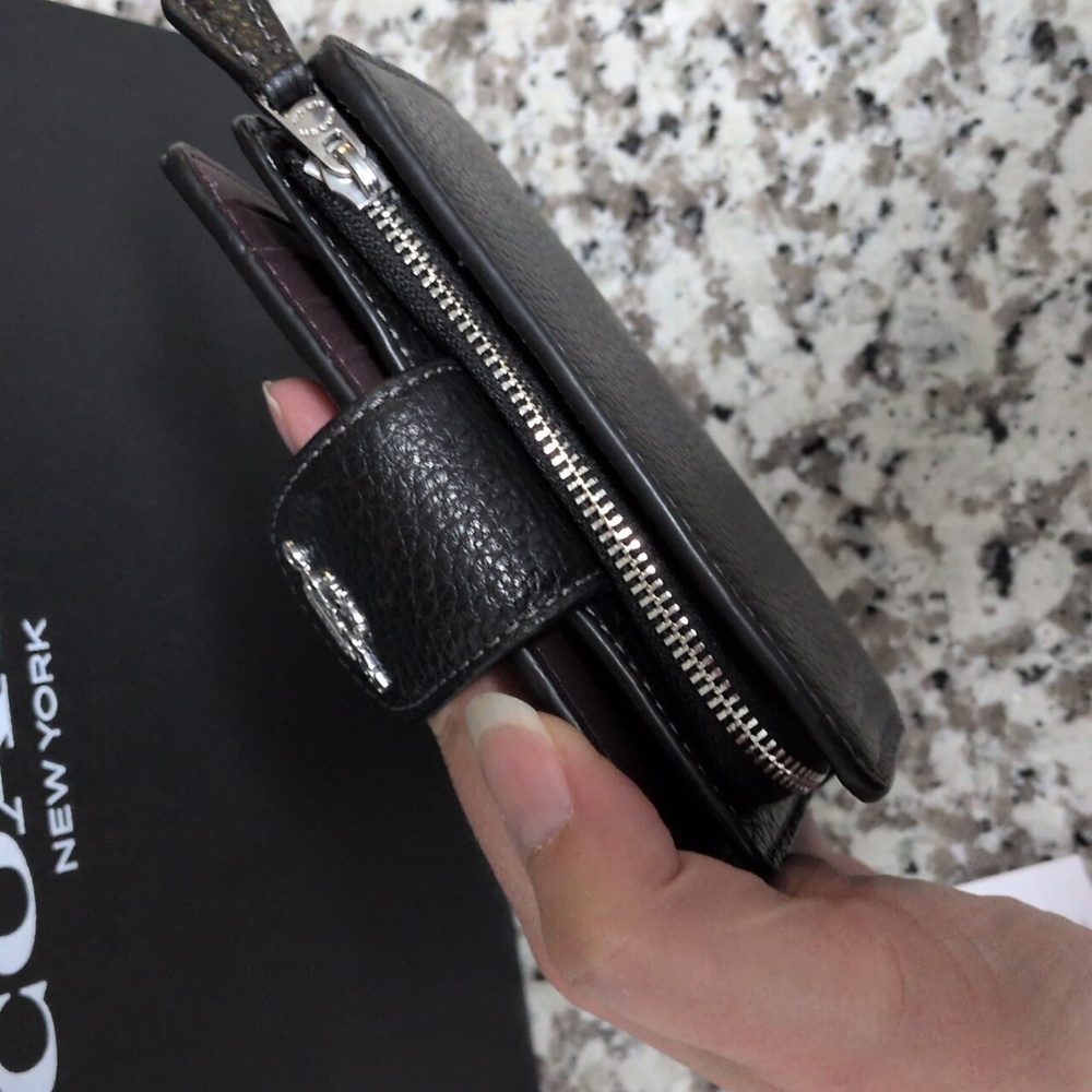 ✨SOLD✨NEW Coach Black Corner Zip Medium Snap Wallet Pebble Leather Authentic - Picture 4 of 8